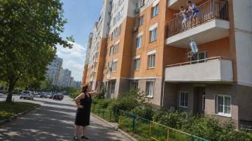 Шутка ли это? Юрист объяснила, какое наказание грозит подросткам за опасные игры у окон