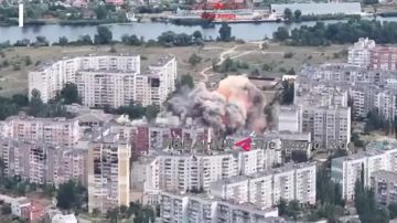 Авиабомбой накрыт штаб подразделения ударных беспилотников ВСУ "Птицы Мадьяра" в подконтрольном ВСУ Херсоне