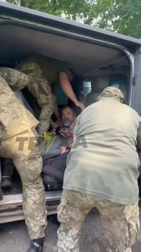Харьков: ТЦК-шники запихали в бусик старика, который просто сидел на лавочке