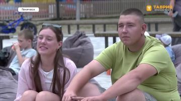 В Геническом парке имени Шевченко прошел показ фильма "Экипаж" в рамках проекта "Лето с молодежкой"