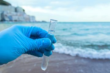 Управлением Роспотребнадзора по Херсонской области продолжается контроль качества морской воды в местах массового купания населения