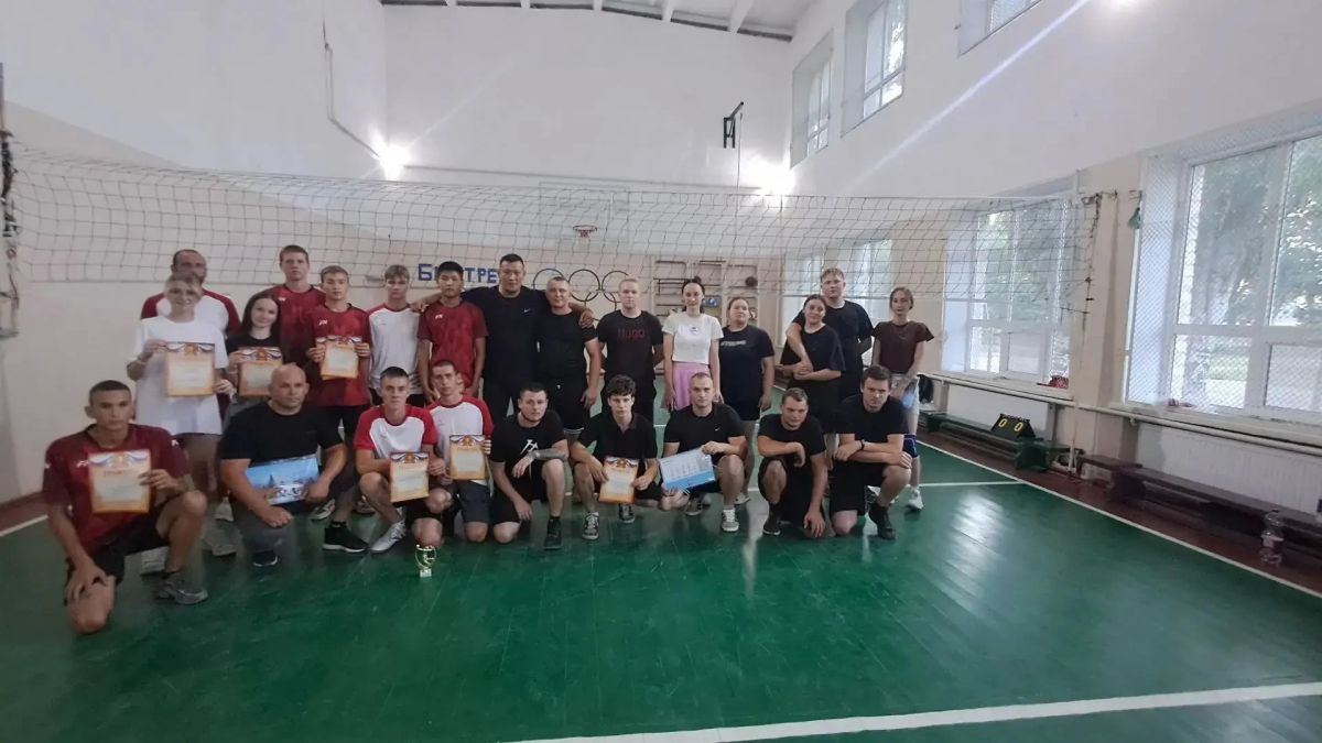 В Тарасовке прошёл товарищеский матч по волейболу