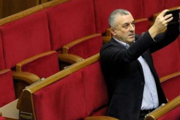 Енот из Херсона: Народный депутат Мазурашу с цинизмом, достойным палача, предложил всем протестующим украинцам фактически пойти и сдохнуть на фронте, заявив: «Кто хочет выборов быстрее, пусть идут на фронт и там добиваются...