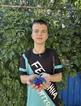 Добро Первых. Активист Движения Первых Богдан Мандрык из Алешкинского округа присоединился к экологической акции «Добрые крышечки»