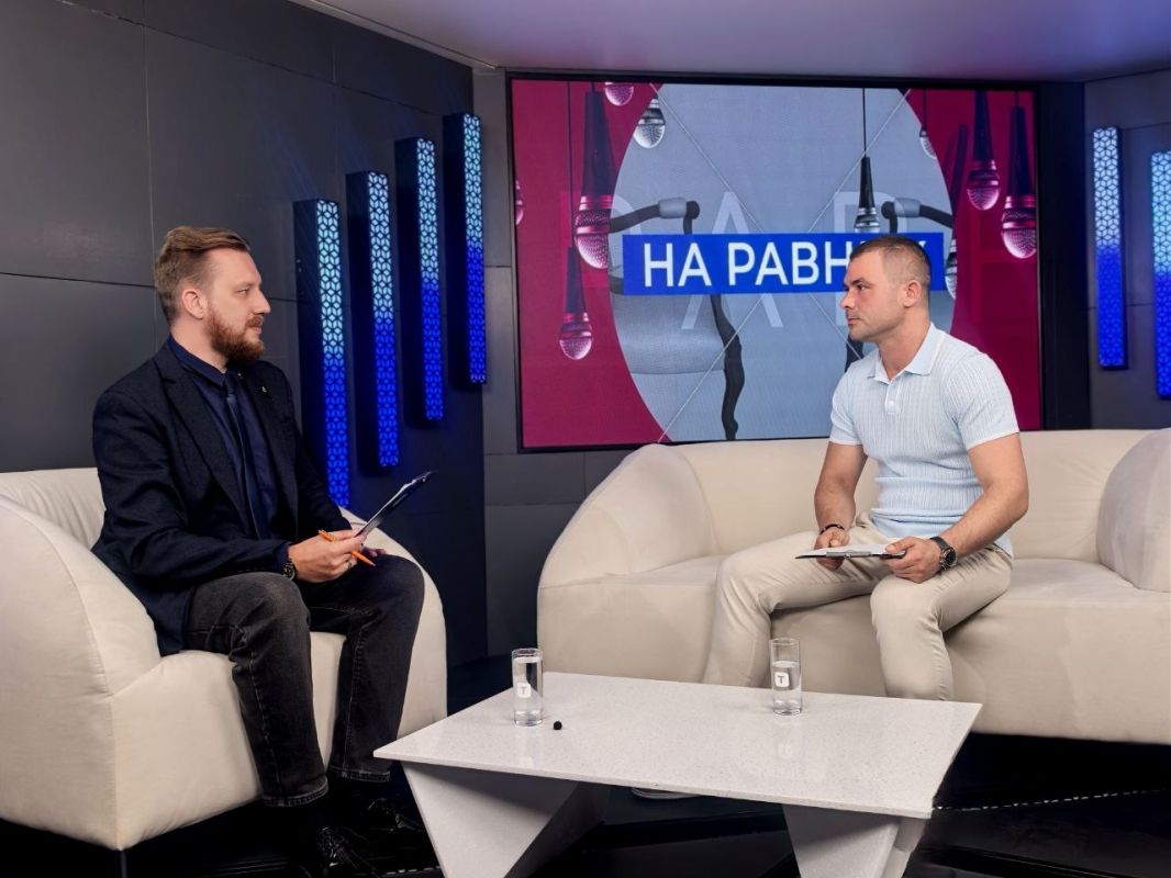 Сегодня стал гостем программы «На равных» на телерадиокомпании «Таврия»