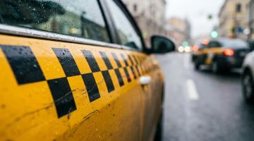 ИНТЕРВЬЮ «Не наживаемся на чужом горе»: как такси работают в топливный кризис