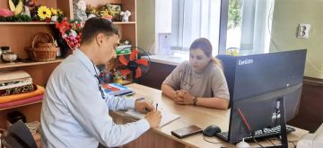 В ходе рабочей поездки по округу первый заместитель главы Каховского округа Игорь Бжезицкий посетил учреждения культуры села Семеновка