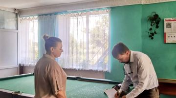 В ходе рабочей поездки по учреждениям культуры округа первый заместитель главы Каховского округа Игорь Бжезицкий посетил библиотеку и Дом культуры в селе Черноморовка