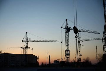 В Донбассе и Новороссии действуют 130 разрешений на строительство жилья общей площадью около 2 млн квадратных метров, заявил Марат Хуснуллин