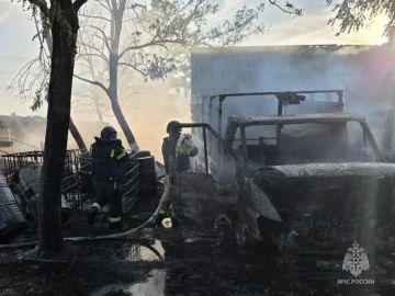 Спасатели МЧС ликвидировали пожар в Чаплинском округе