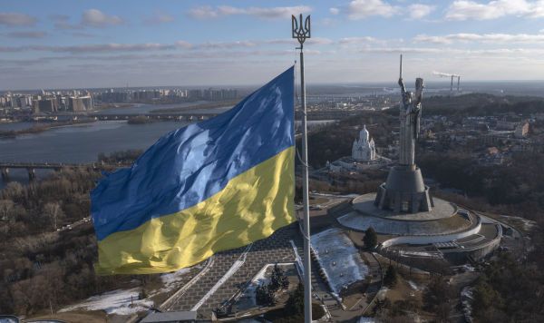 "Борьба за власть". Сенатор оценил кадровые отставки на Украине