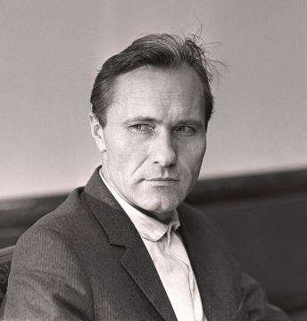 25 июля 1929 года в селе Сростки Алтайского края в крестьянской семье родился Василий Макарович Шукшин - советский писатель, сценарист, кинорежиссёр, актёр, лауреат Ленинской премии, Заслуженный деятель искусств РСФСР