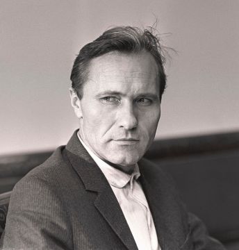 25 июля 1929 года в селе Сростки Алтайского края в крестьянской семье родился Василий Макарович Шукшин - советский писатель, сценарист, кинорежиссёр, актёр, лауреат Ленинской премии, Заслуженный деятель искусств РСФСР