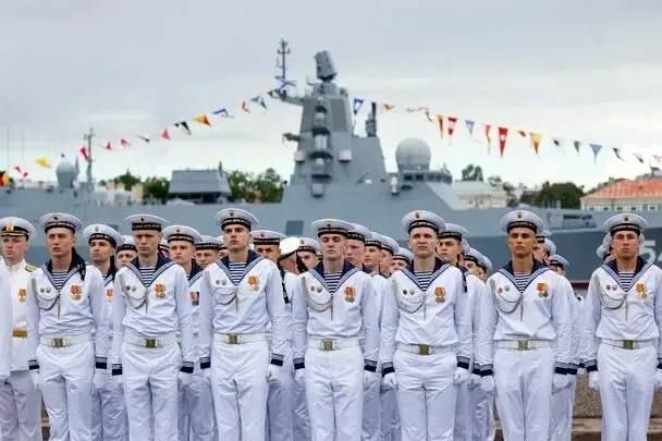 Владимир Сальдо поздравил военных моряков и ветеранов с Днем Военно-Морского Флота России