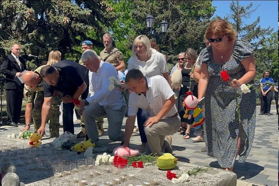 На Херсонщине почтили память детей , погибших из-за ударов ВСУ