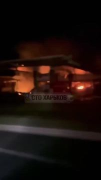 Ещё кадры горящих автозаправок на границе Харьковской и Полтавской областей
