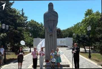 Первые Геническа почтили память жертв войны в Донбассе