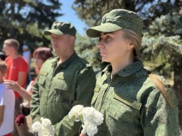 Офицеры СУ СК России по Херсонской области почтили память детей, ставших жертвами войны в Донбассе