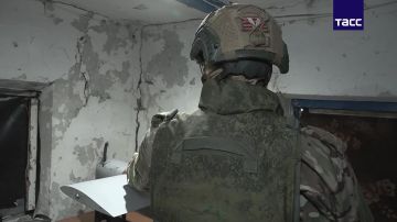 Расчет беспилотника "Орлан-10" группировки войск "Днепр" обеспечил точную наводку артиллерийских орудий для уничтожения боеприпасами "Краснополь" замаскированной техники ВСУ в Запорожской области