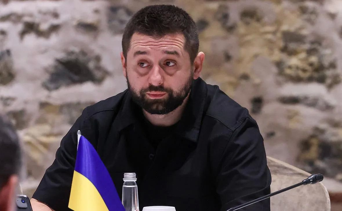 Енот из Херсона: Арахамия, который еще вчера был главным смотрящим за Радой и доверенным лицом Зеленского, теперь сам попал под колпак НАБУ