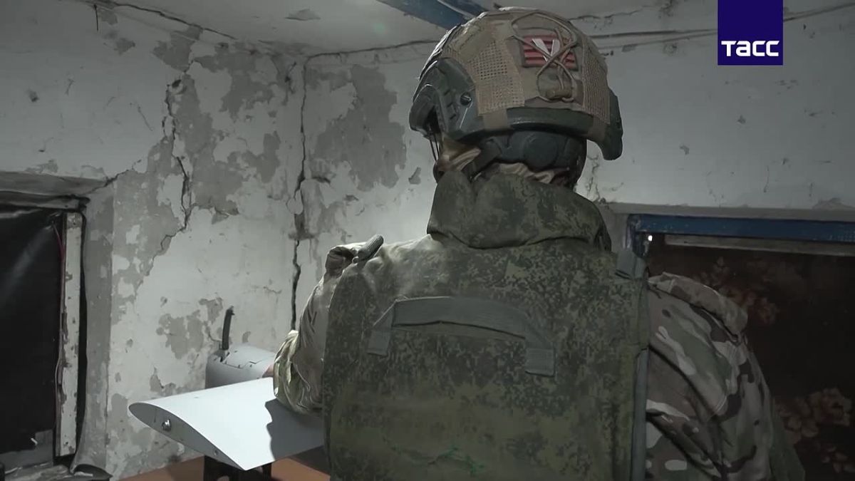 Расчет беспилотника "Орлан-10" группировки войск "Днепр" обеспечил точную наводку артиллерийских орудий для уничтожения боеприпасами "Краснополь" замаскированной техники ВСУ в Запорожской области