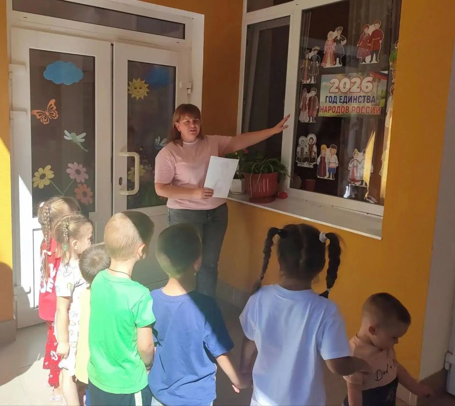 Многообразие национальных костюмов народов России: занятие в детском саду Скадовского округа