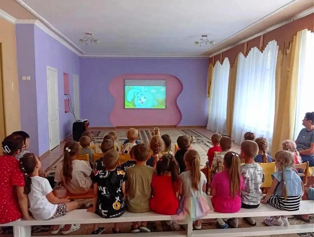 В детском саду Новотроицкого округа прошёл выездной кинопоказ