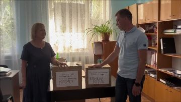В преддверии Дня Воздушно-десантных войск, депутат областной Думы от фракции КПРФ и директор детского сада «Теремок» города Геническ Валентина Кокуль, сердечно поздравила наших десантников с наступающим праздником