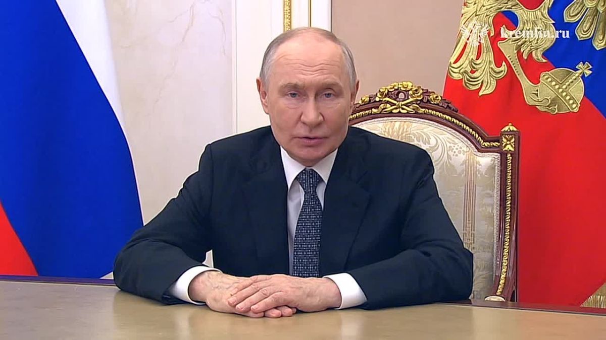 Президент поздравил железнодорожников с профессиональным праздником и отметил их роль в восстановлении Новороссии и Донбасса