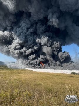 Горит после атаки крупный логистический центр Wildbеrries в Новосемейкино под Самарой (176.000 м)