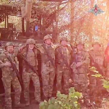 Наши десантники в зоне боевых действий устроили крутой флешмоб и спели легендарную песню «Синева»