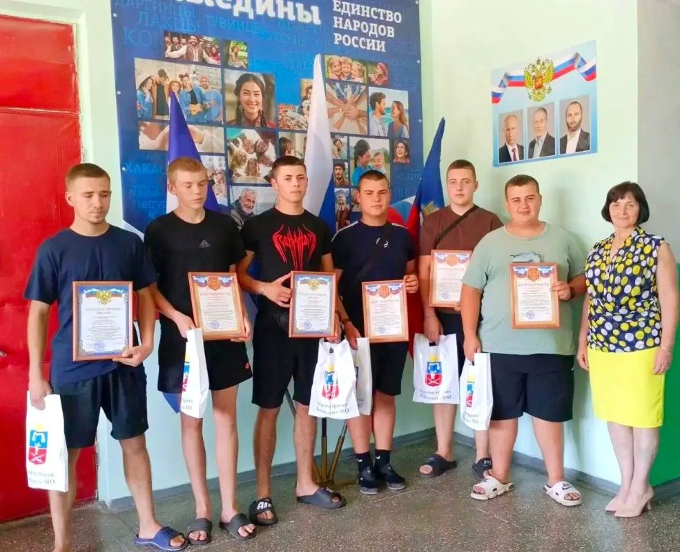 Юные герои из Васильевки: школьников наградили за спасение села от пожара после атаки ВСУ