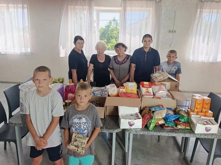 Эвакуированным жителям Херсонской области передали помощь в Железном Порту