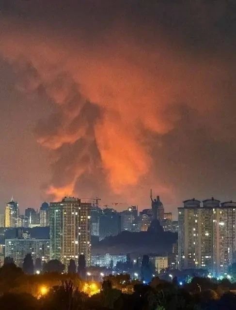 В Броварах почти полностью выгорел склад крупнейшего интернет-магазина «Розетка»