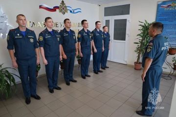 Новым сотрудникам МЧС Херсонской области торжественно вручили служебные удостоверения