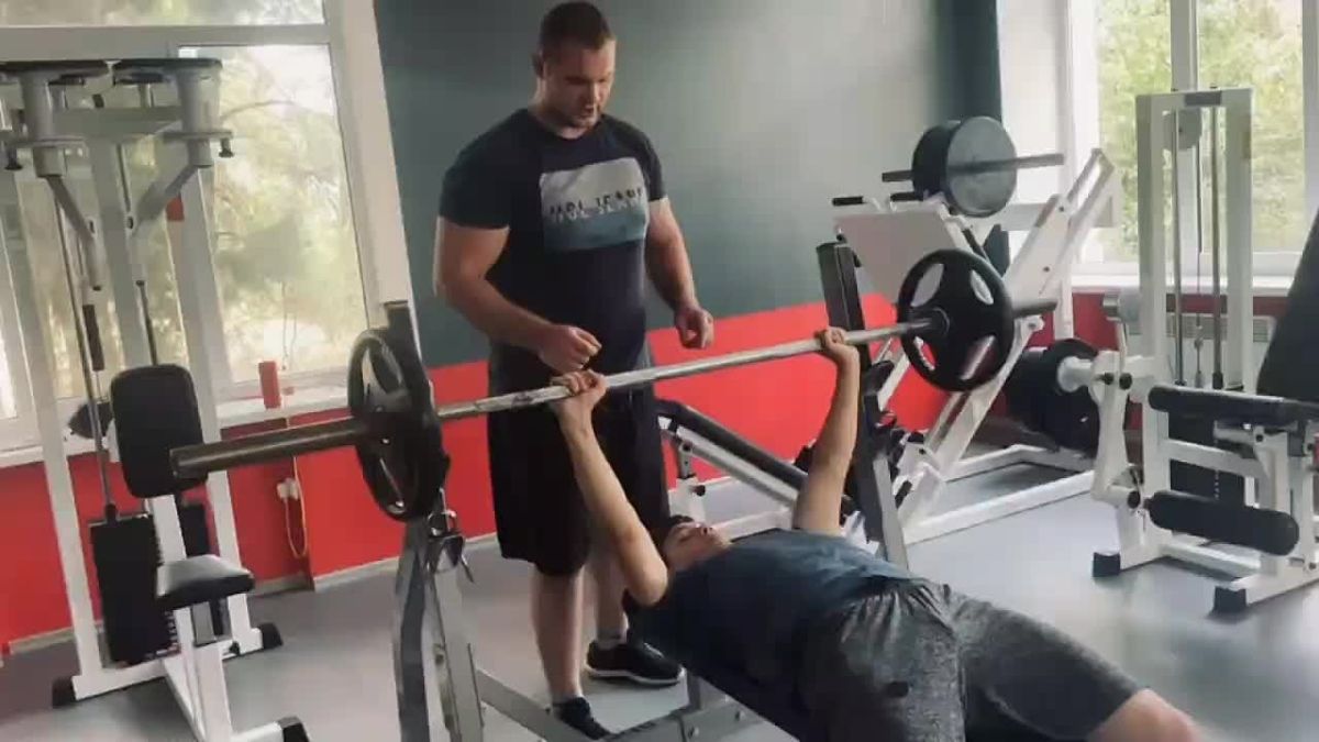 Русский жим в Каменке: сила, характер и новый спортивный зал