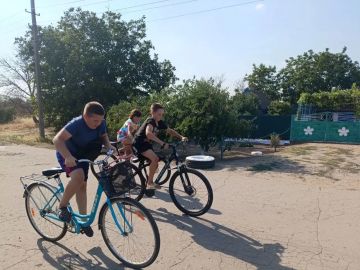 С Днём физкультурника! Наши школьники ярко отметили День физкультурника — устроили крутой велопробег! ...