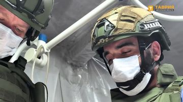 Военные медики группировки войск "Днепр" провели уникальную операцию по извлечению взрывоопасного предмета из руки раненого военнослужащего