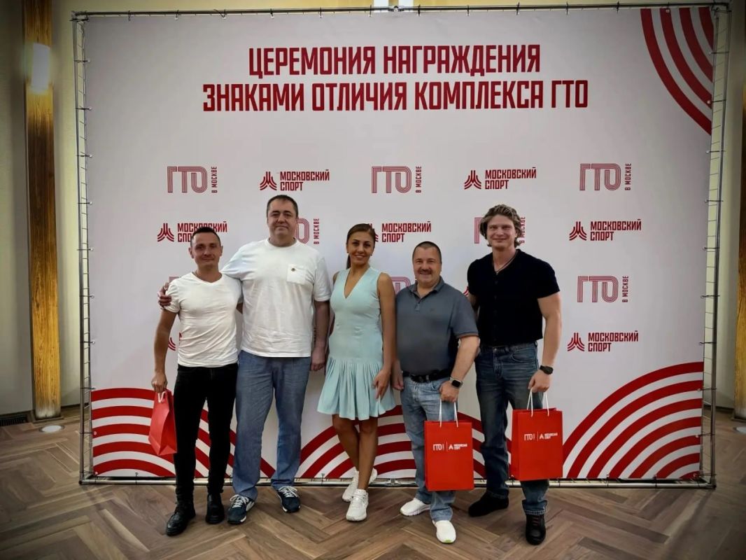 Коллектив Постоянного Представительства Херсонской области при Правительстве РФ во главе с руководителем – заместителем Губернатора Херсонской области Владимиром Боделаном принял участие в торжественной церемонии награждения...