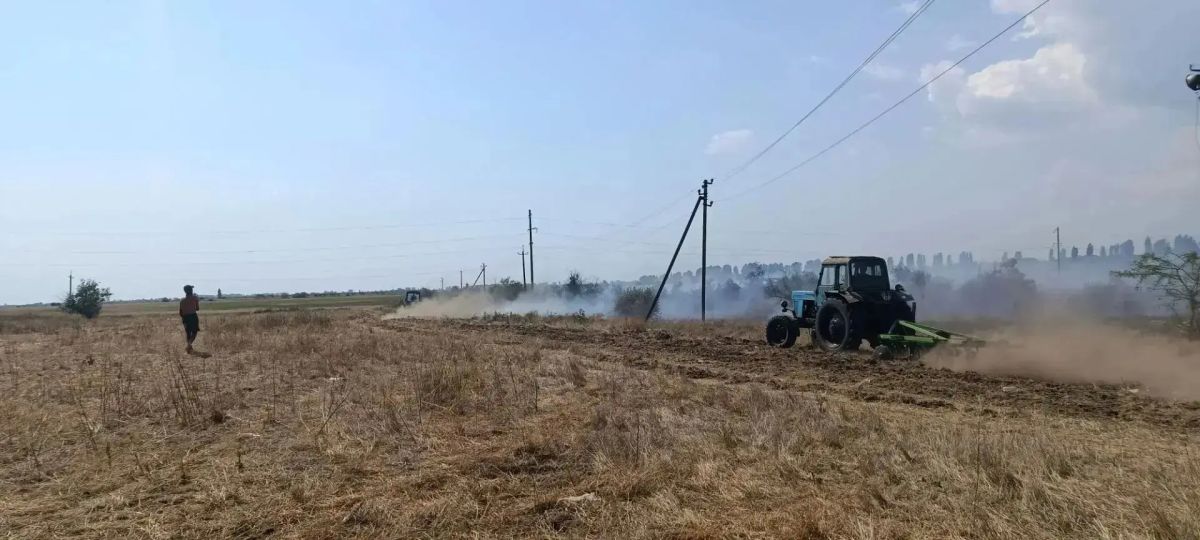 В Скадовском округе ликвидировали крупный ландшафтный пожар