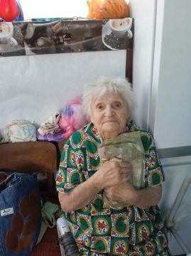 Столетний юбилей!. Свой 100-й день рождения празднует жительница села Новосеменовка — Ольга Николаевна Прядченко! Интересно, что именинница принимает поздравления дважды в год: в июне — по паспорту, а в августе — по факту! В...