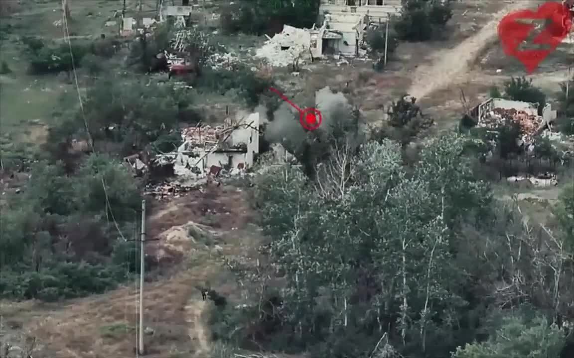 В одном из населённых пунктов на Краснолиманском направлении эвакуацию запрашивали сразу несколько семей; одна из них вывесила табличку «Помогите выйти»