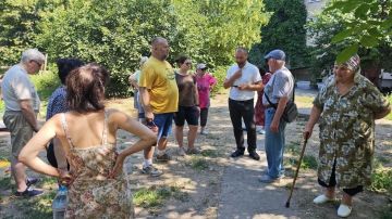 Павел Филипчук: От вопроса - к решению. Постоянно общаюсь с людьми. На личных приёмах, во время объездов, во дворах, на улицах, на рынке