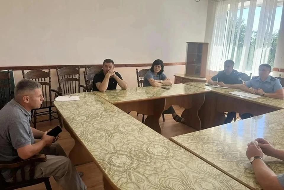 Прокурор Каховского района принял жалобы 34 работников сельхоз предприятия