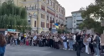 В Киеве уже месяц вяло бунтуют из-за отставки Федорова