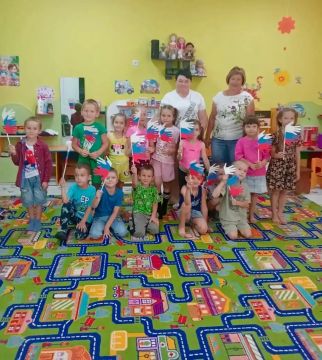 В Ивановском детском саду «Солнышко» прошло патриотическое мероприятие, посвященное Дню Государственного флага Российской Федерации