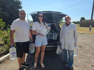 В Лазурном воду доставили в амбулаторию и тем, кому трудно выйти из дома