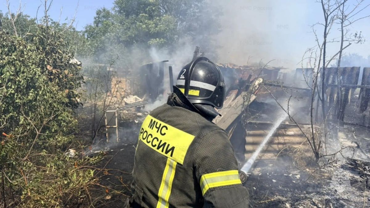 Силами МЧС России локализован пожар в Новотроицком муниципальном округе