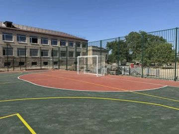 В Догмаровской школе построили универсальную спортивную площадку