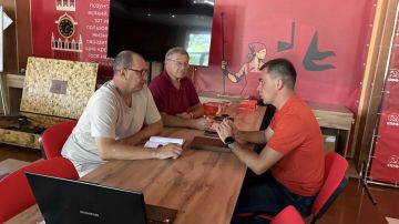 На базе Херсонского обкома КПРФ прошло аппаратное совещание партийного актива под руководством Первого секретаря Рамиля Замалетдинова